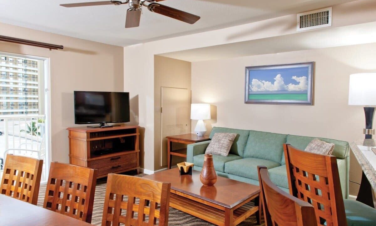 Photo of Livingroom in Waikiki