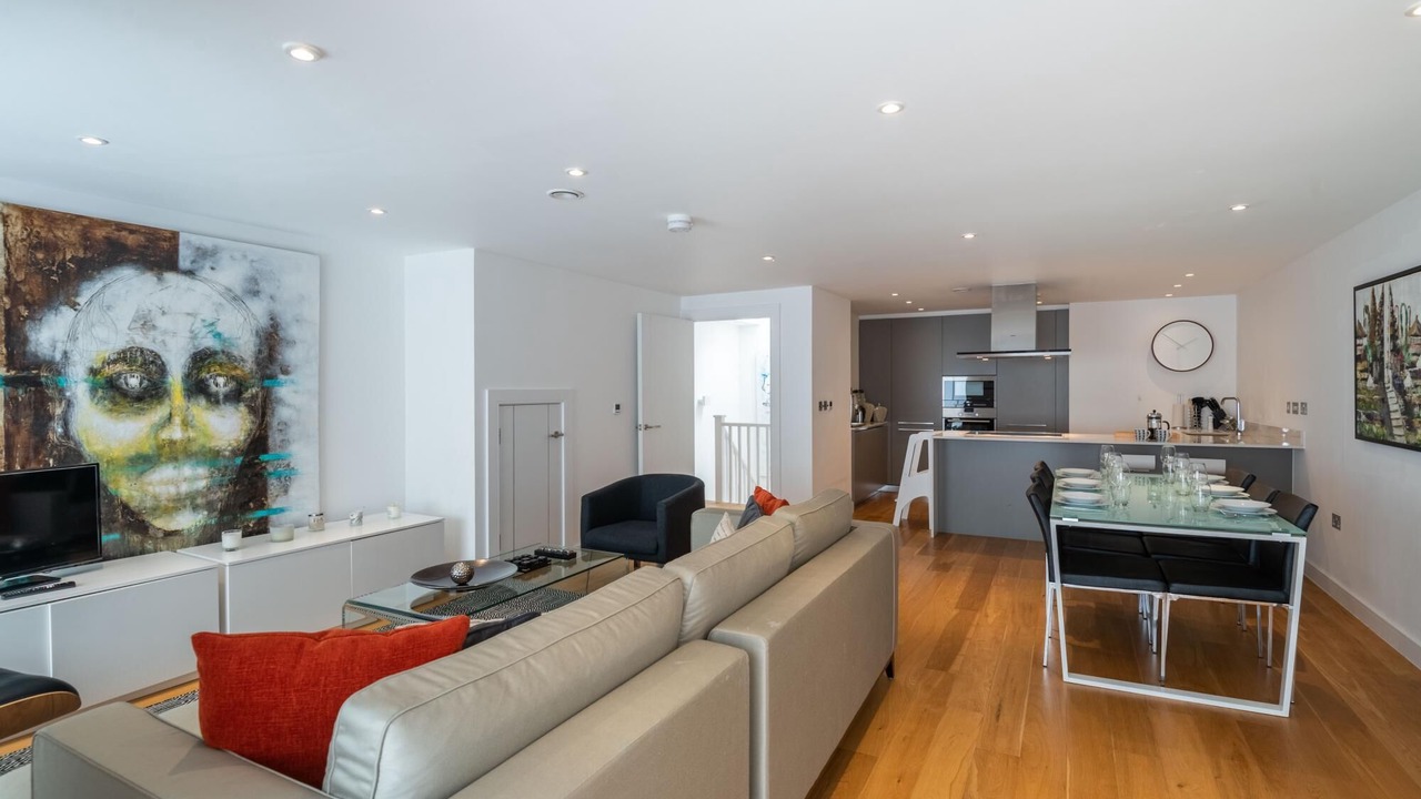 Photo of Livingroom in Queen's Park