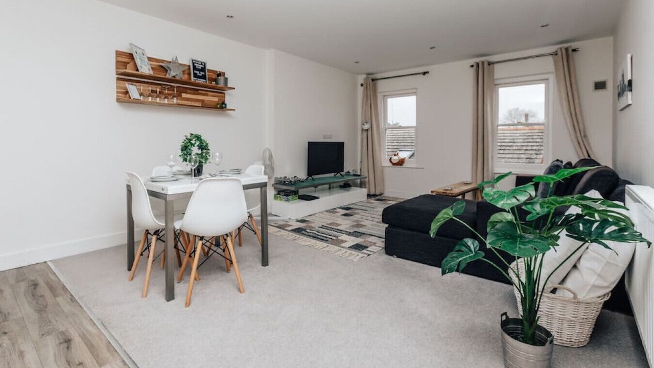 Photo of Livingroom in Henley