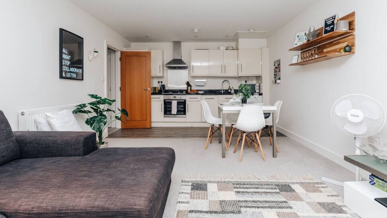 Photo of Livingroom in Henley