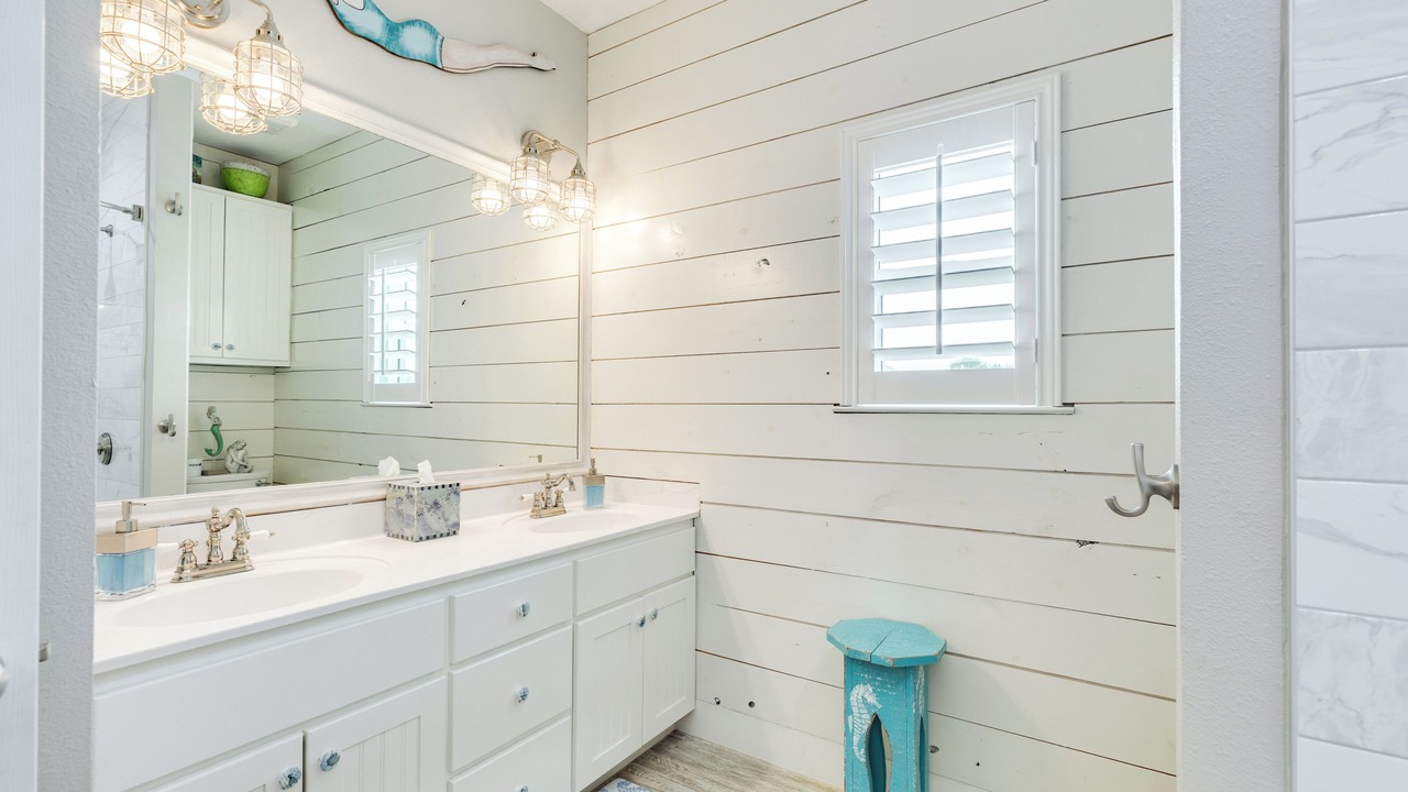 Photo of Bathroom in Pirates Beach West