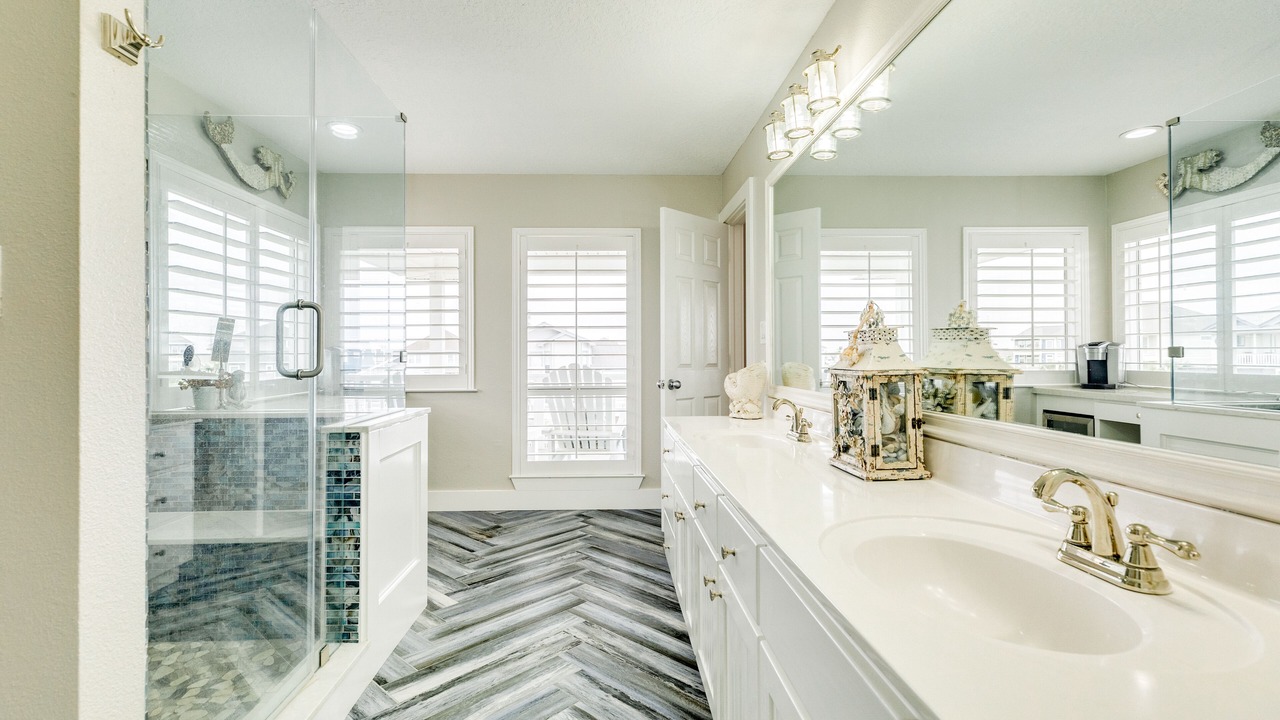 Photo of Bathroom in Pirates Beach West
