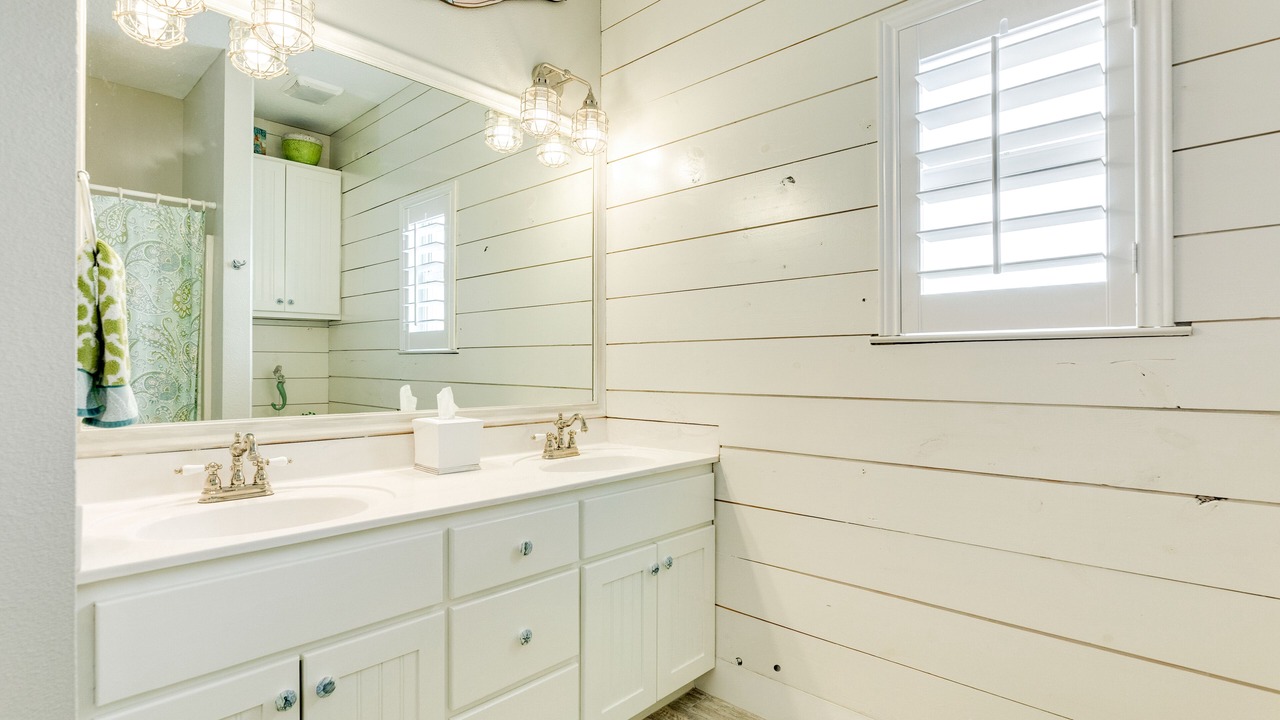 Photo of Bathroom in Pirates Beach West