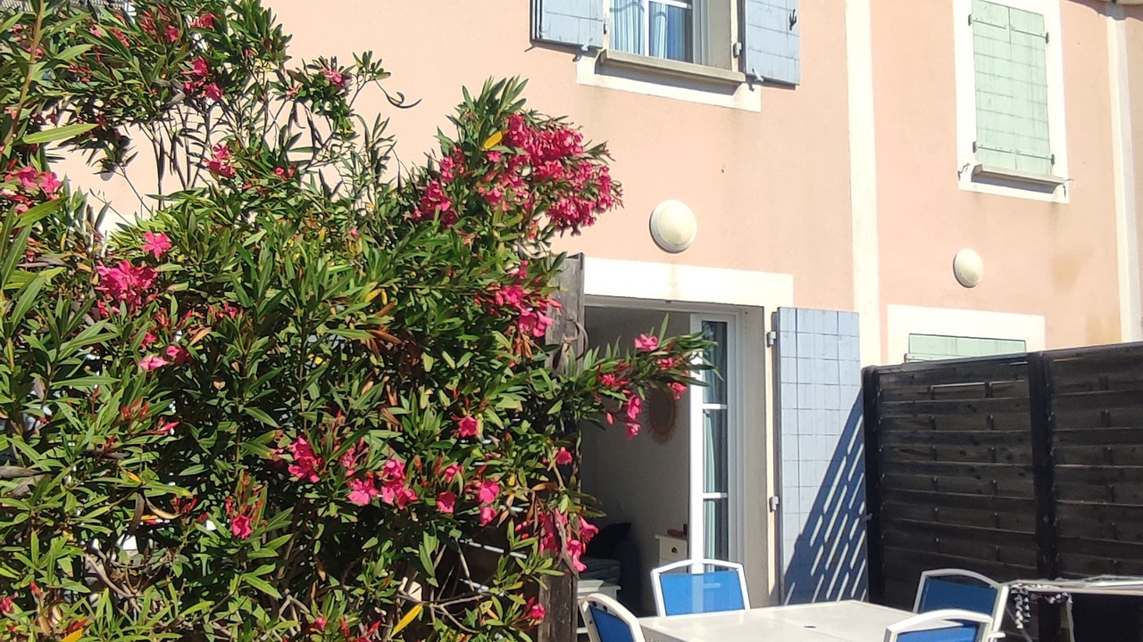 Photo of Outdoor in Cabries