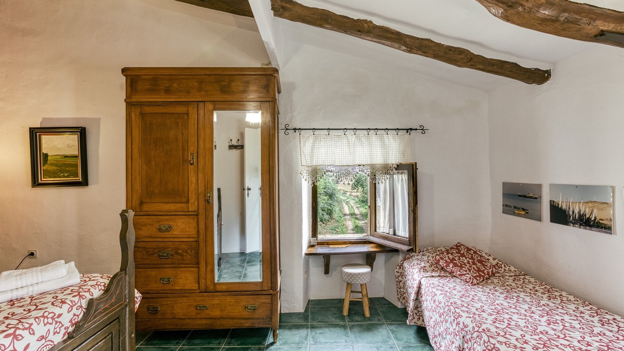 Photo of Bedroom in Llampaies