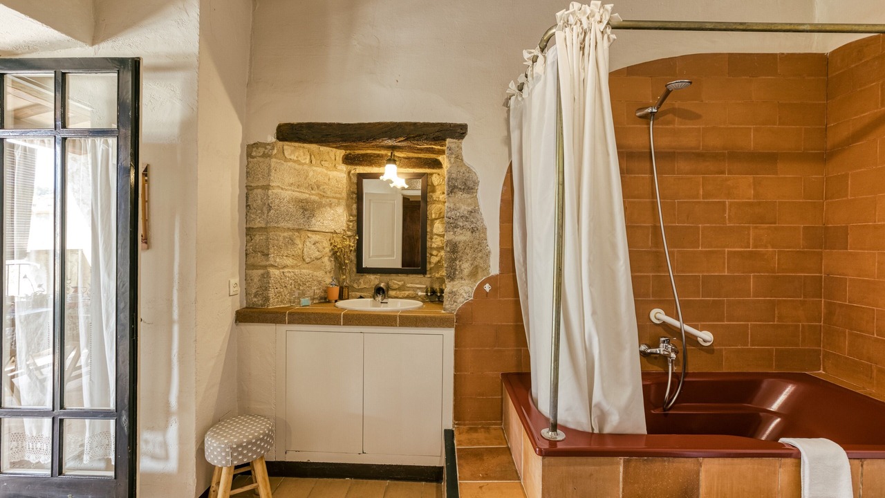 Photo of Bathroom in Llampaies