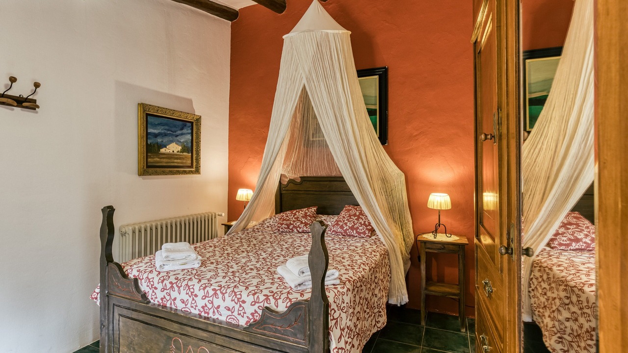 Photo of Bedroom in Llampaies