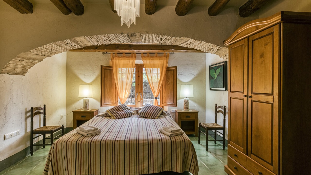 Photo of Bedroom in Llampaies