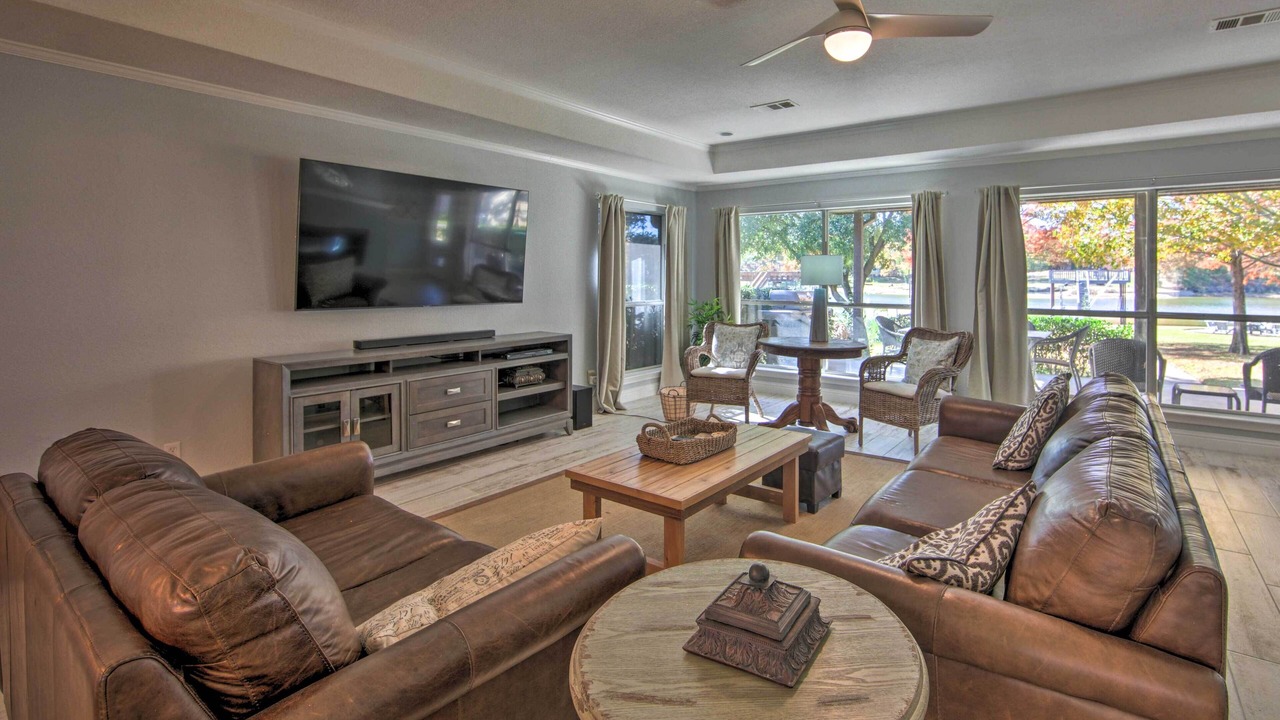 Photo of Livingroom in Enchanted Oaks