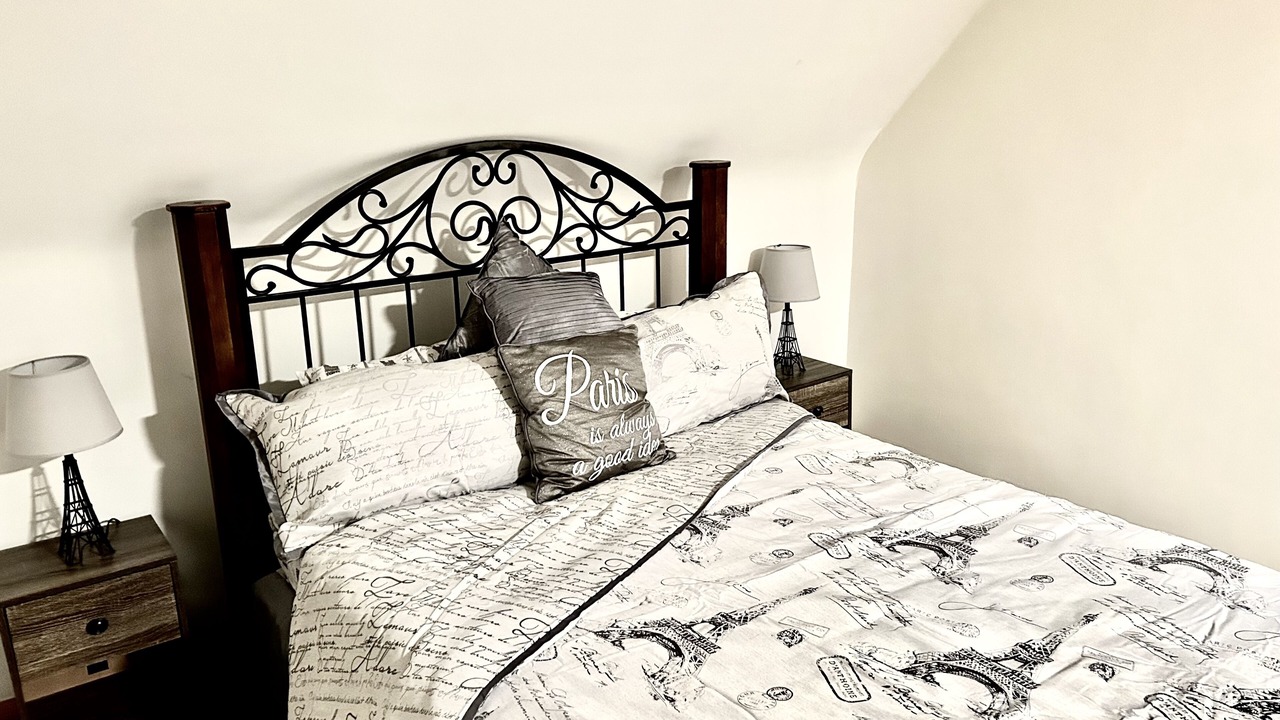 Photo of Bedroom in Monroeville