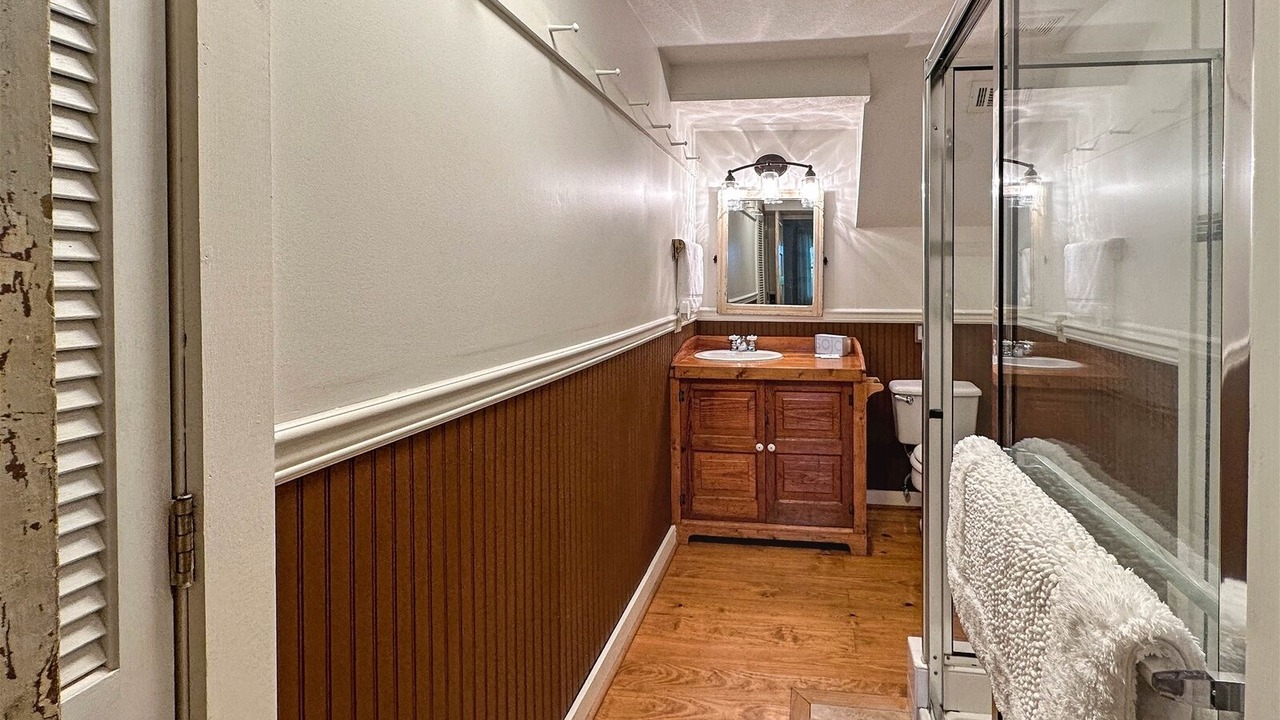 Photo of Bathroom in Mirror Lake