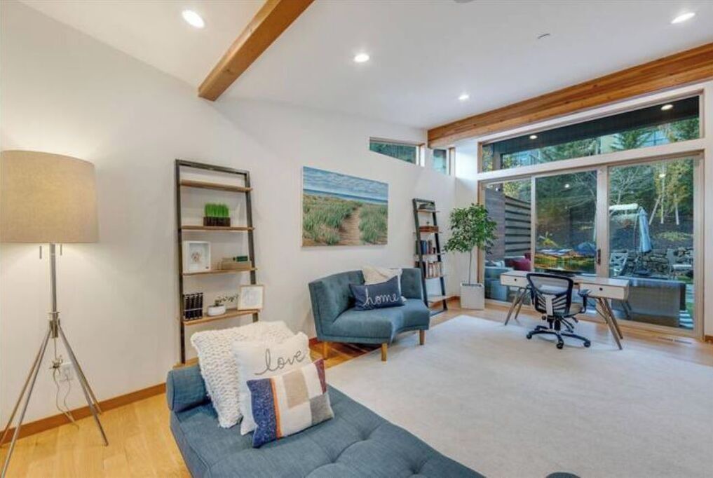 Photo of Livingroom in Southwest Hills