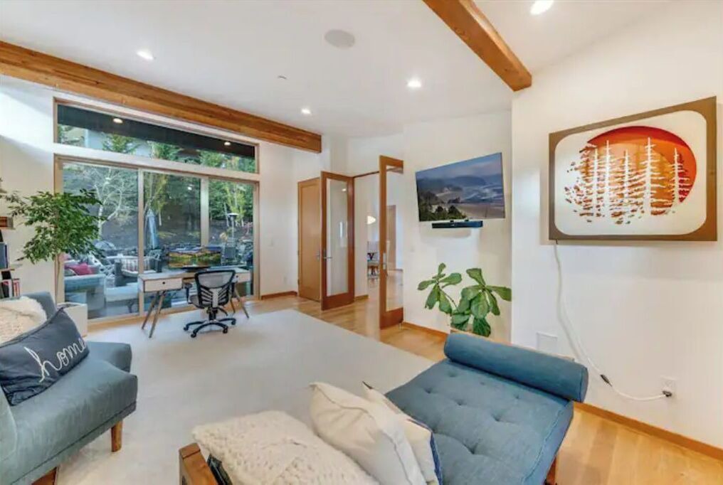 Photo of Livingroom in Southwest Hills