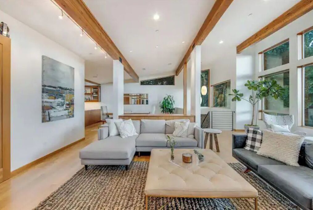 Photo of Livingroom in Southwest Hills
