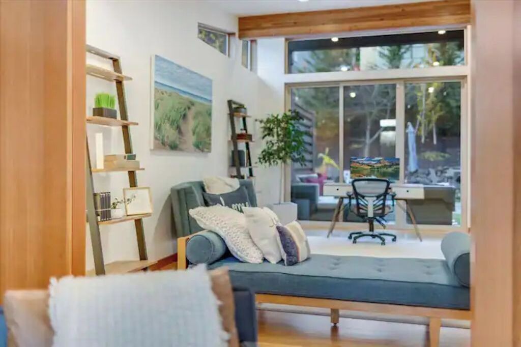 Photo of Livingroom in Southwest Hills