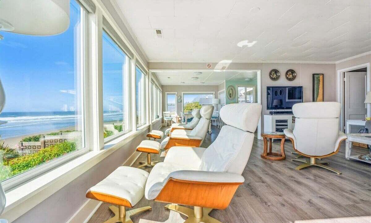 Photo of Bedroom in Arch Cape