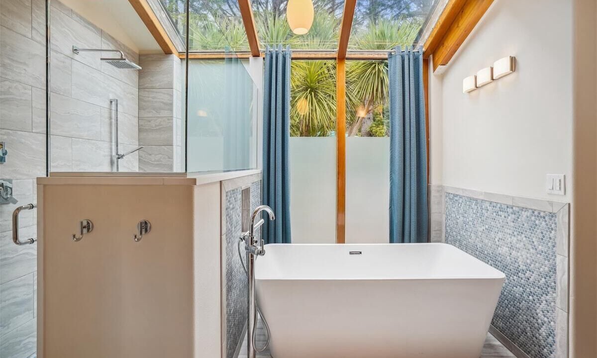 Photo of Bathroom in Arch Cape
