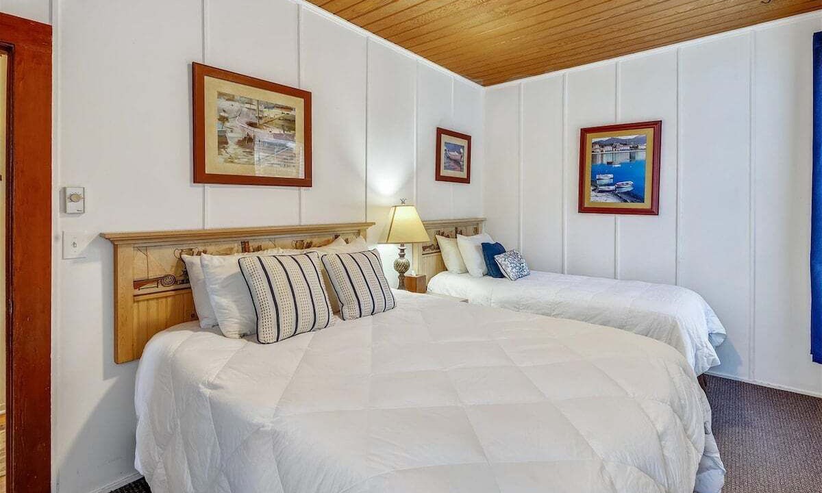 Photo of Others in Downtown Cannon Beach