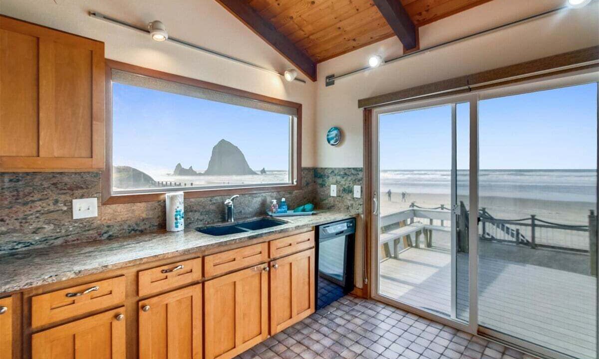 Photo of Others in Downtown Cannon Beach