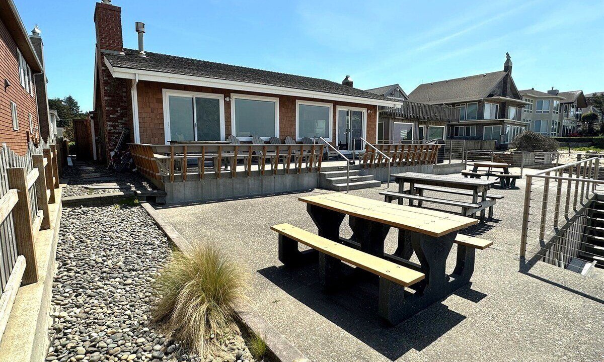 Photo of Others in Downtown Cannon Beach