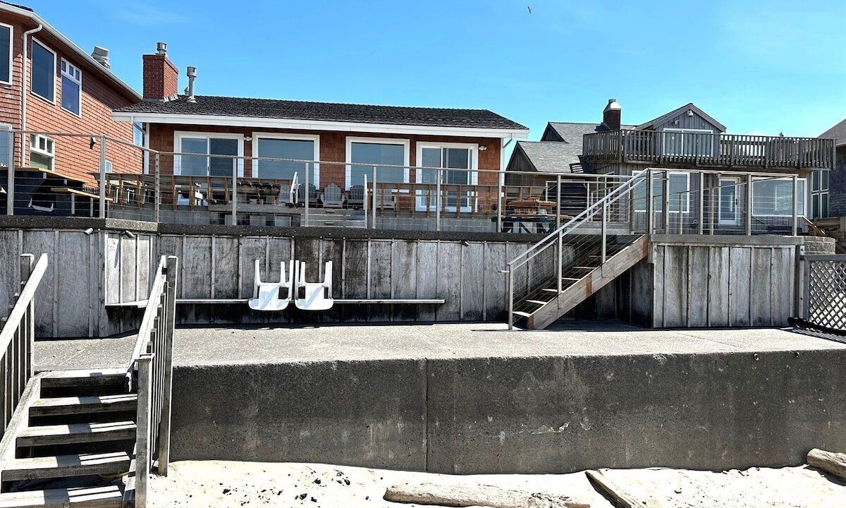 Photo of Others in Downtown Cannon Beach