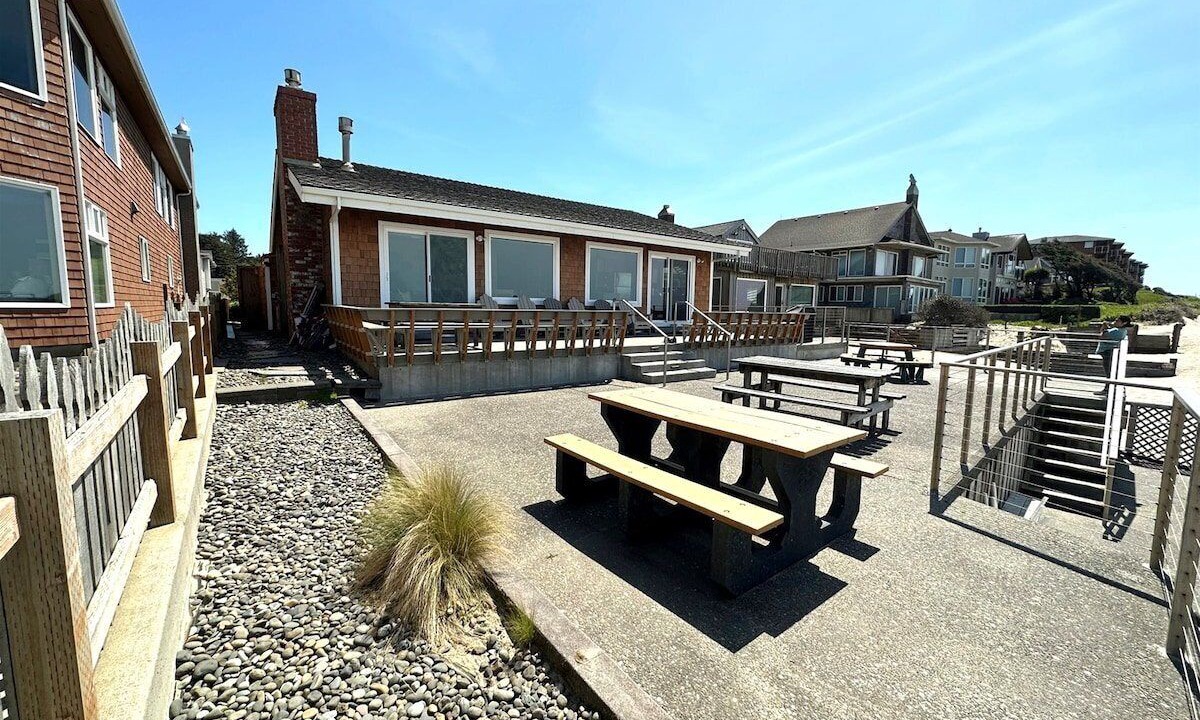Photo of Others in Downtown Cannon Beach