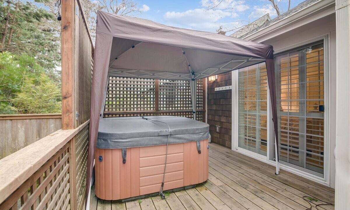 Photo of Others in Downtown Cannon Beach