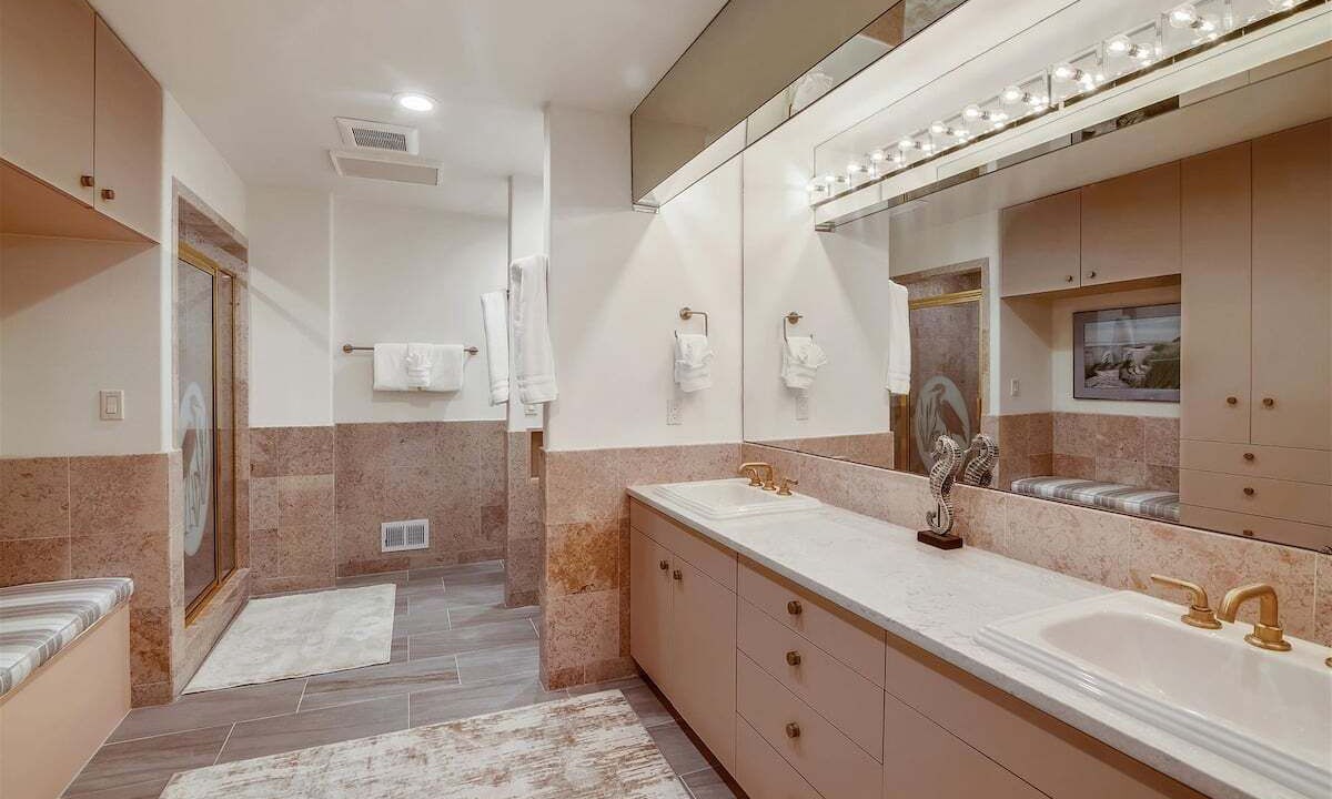 Photo of Bathroom in Downtown Cannon Beach