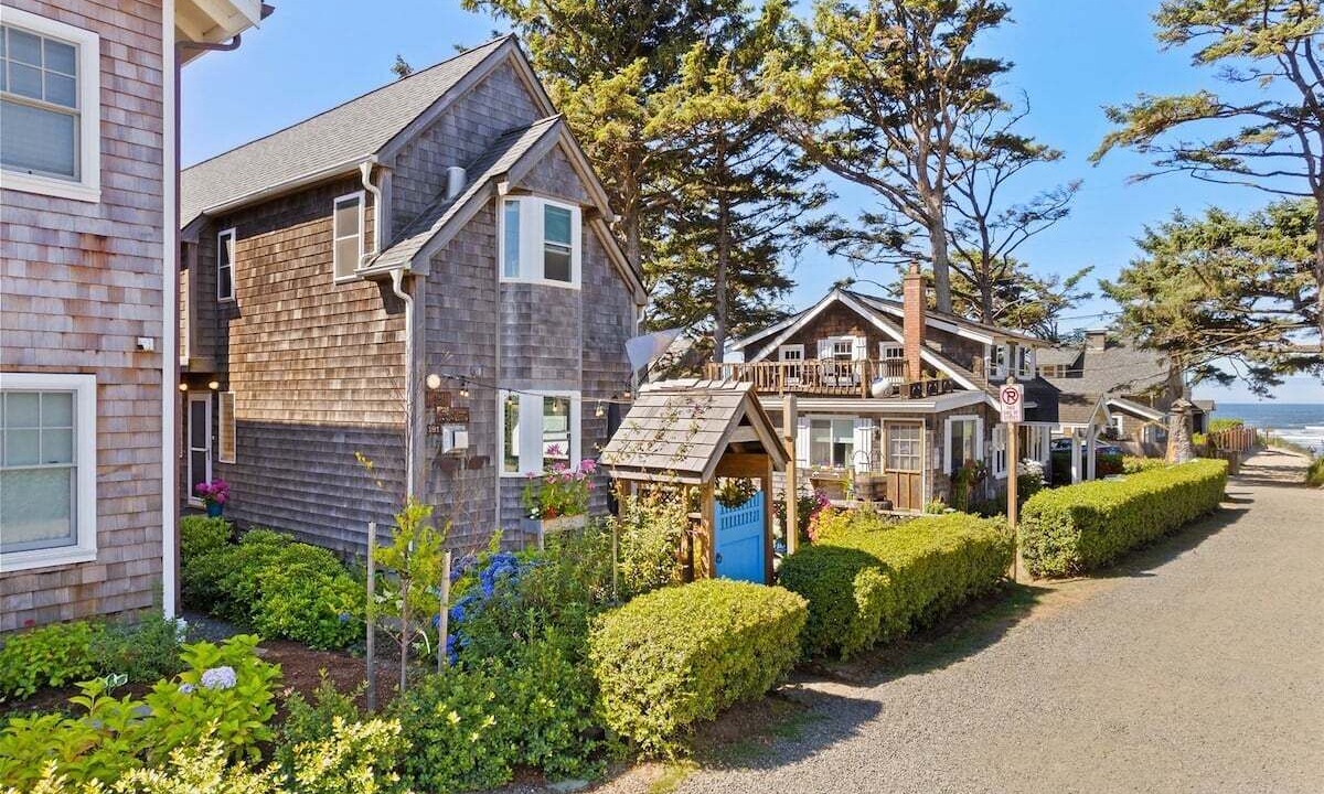 Photo of Others in Downtown Cannon Beach