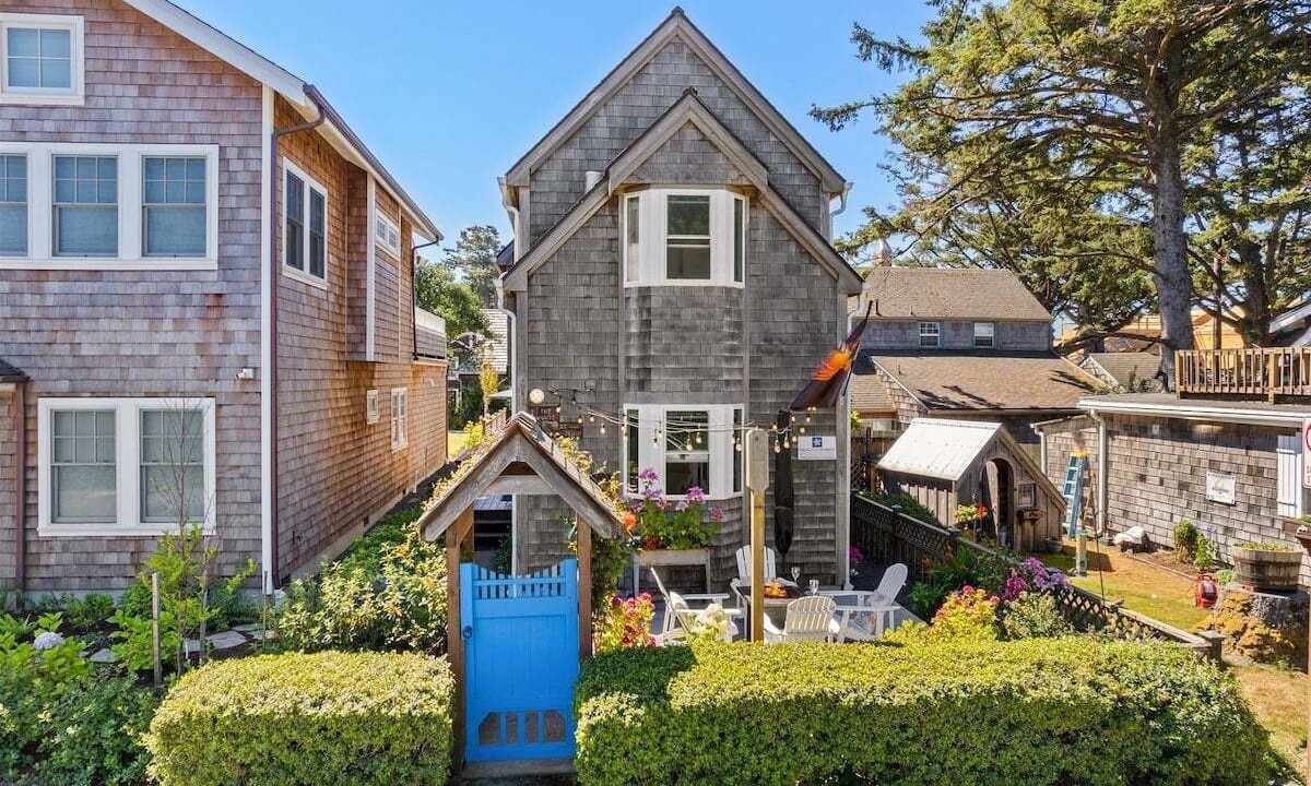 Photo of Others in Downtown Cannon Beach