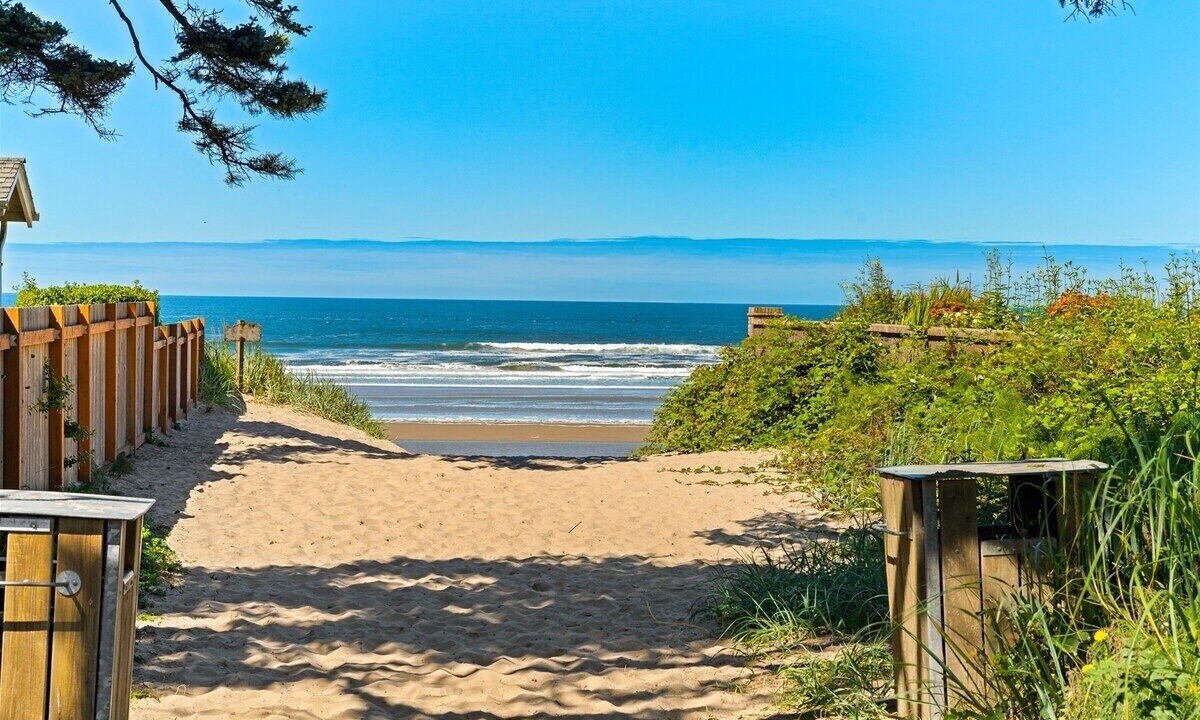 Photo of Others in Downtown Cannon Beach