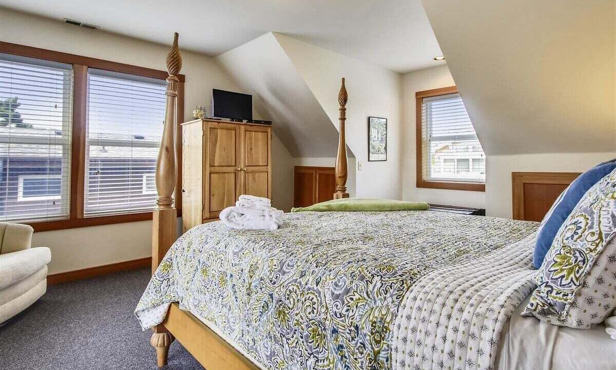 Photo of Others in Downtown Cannon Beach