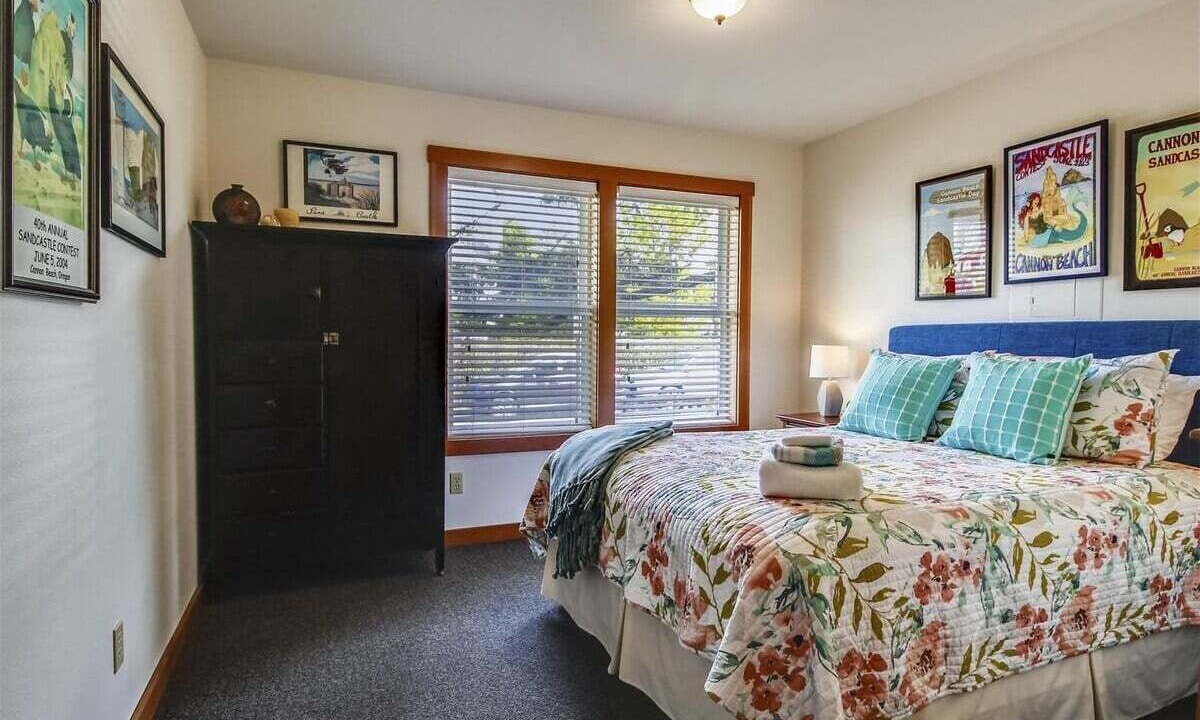 Photo of Others in Downtown Cannon Beach