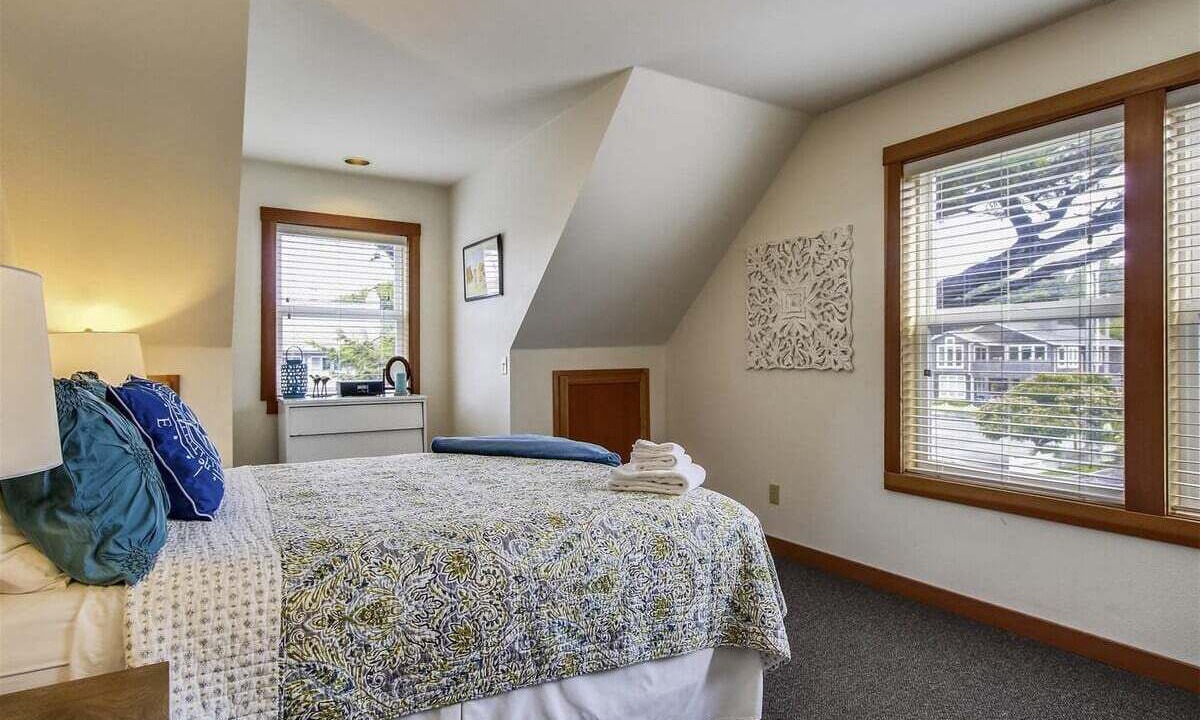 Photo of Others in Downtown Cannon Beach