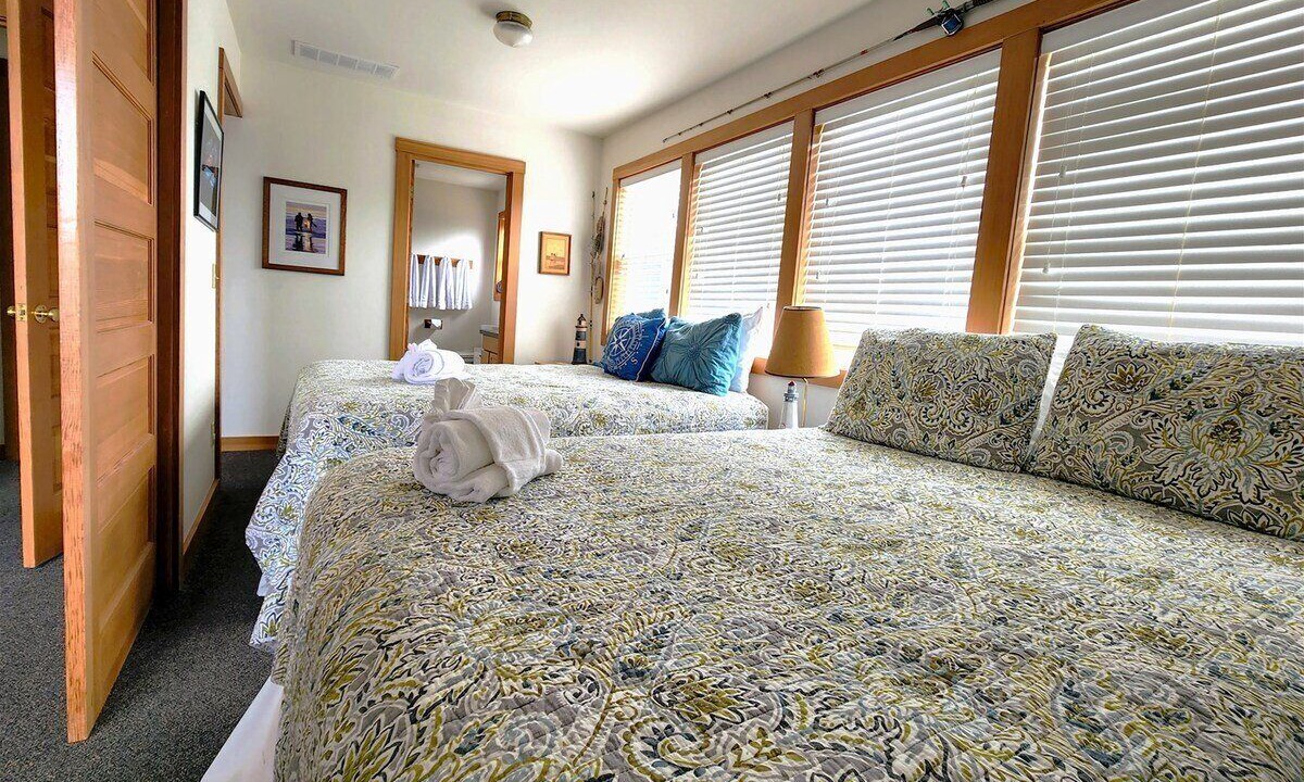 Photo of Others in Downtown Cannon Beach