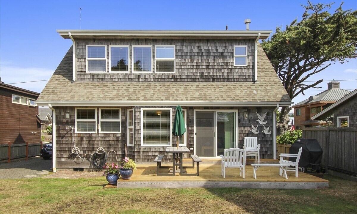 Photo of Others in Downtown Cannon Beach
