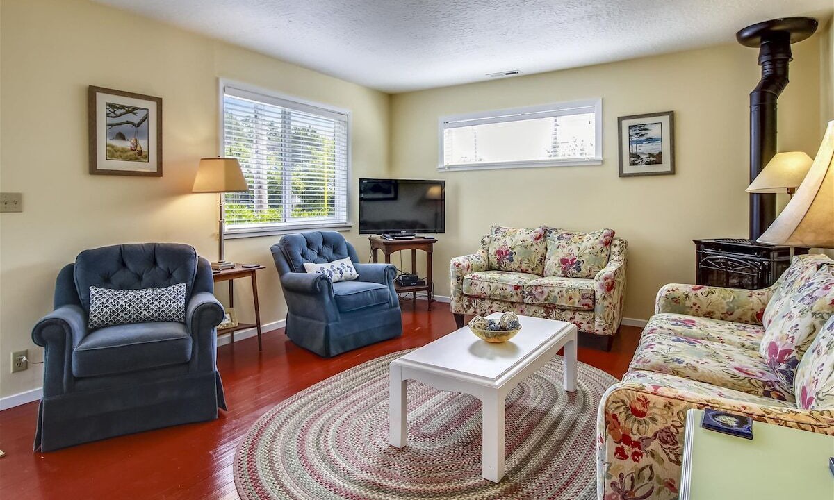 Photo of Bedroom in Downtown Cannon Beach