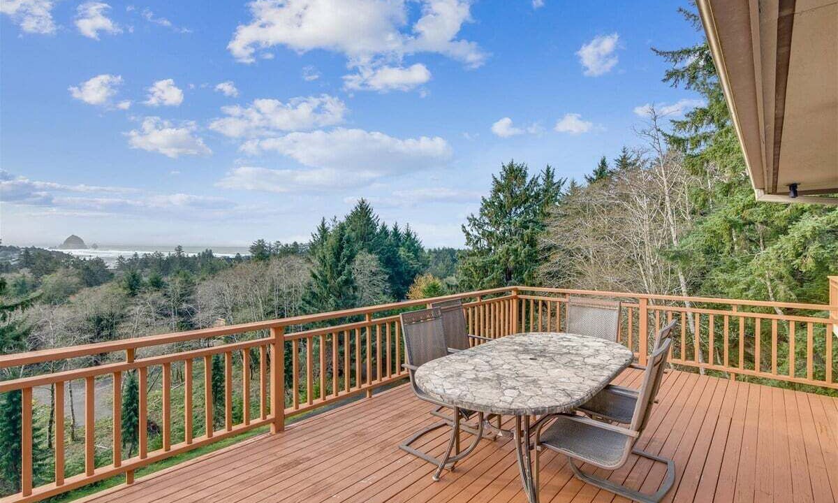 Photo of Others in Cannon Beach