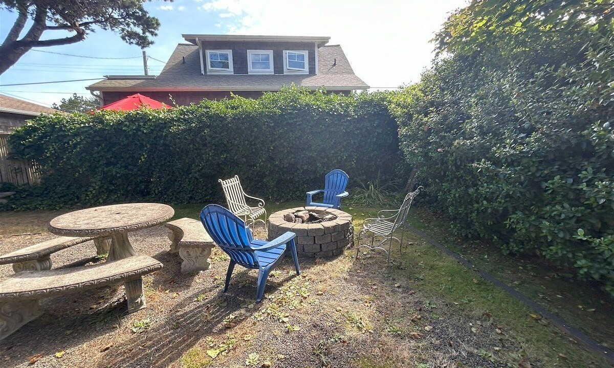 Photo of Others in Downtown Cannon Beach