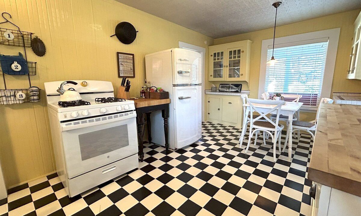 Photo of Others in Downtown Cannon Beach