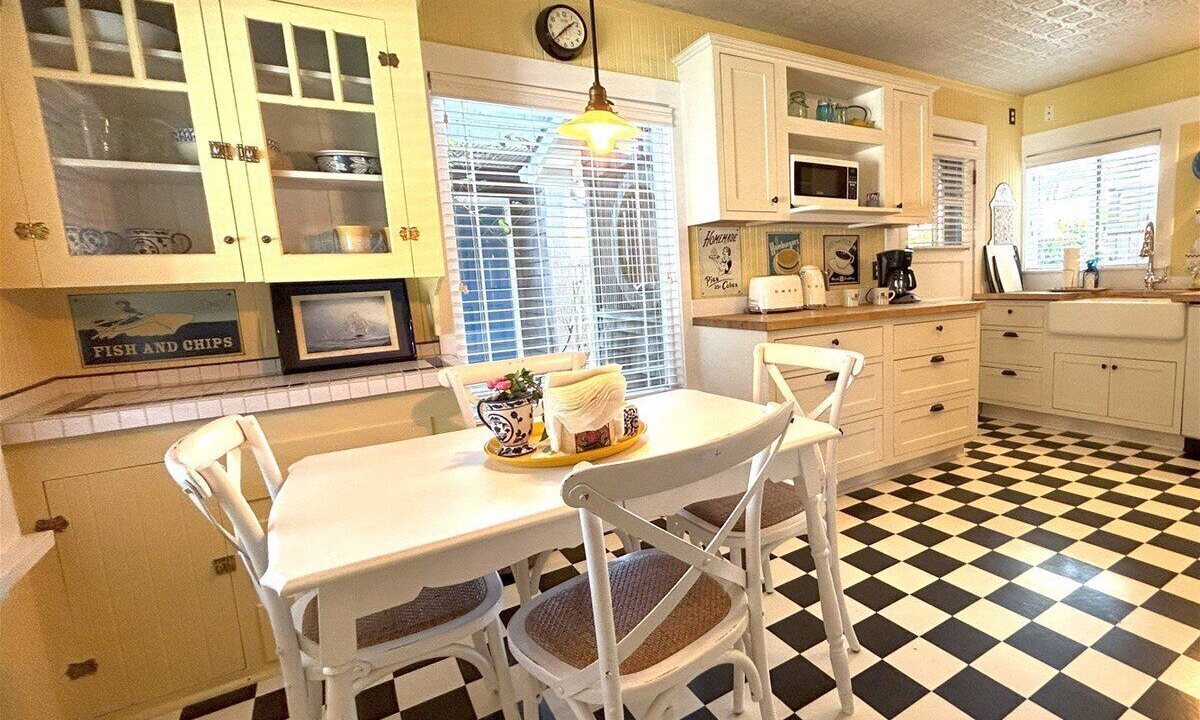 Photo of Others in Downtown Cannon Beach