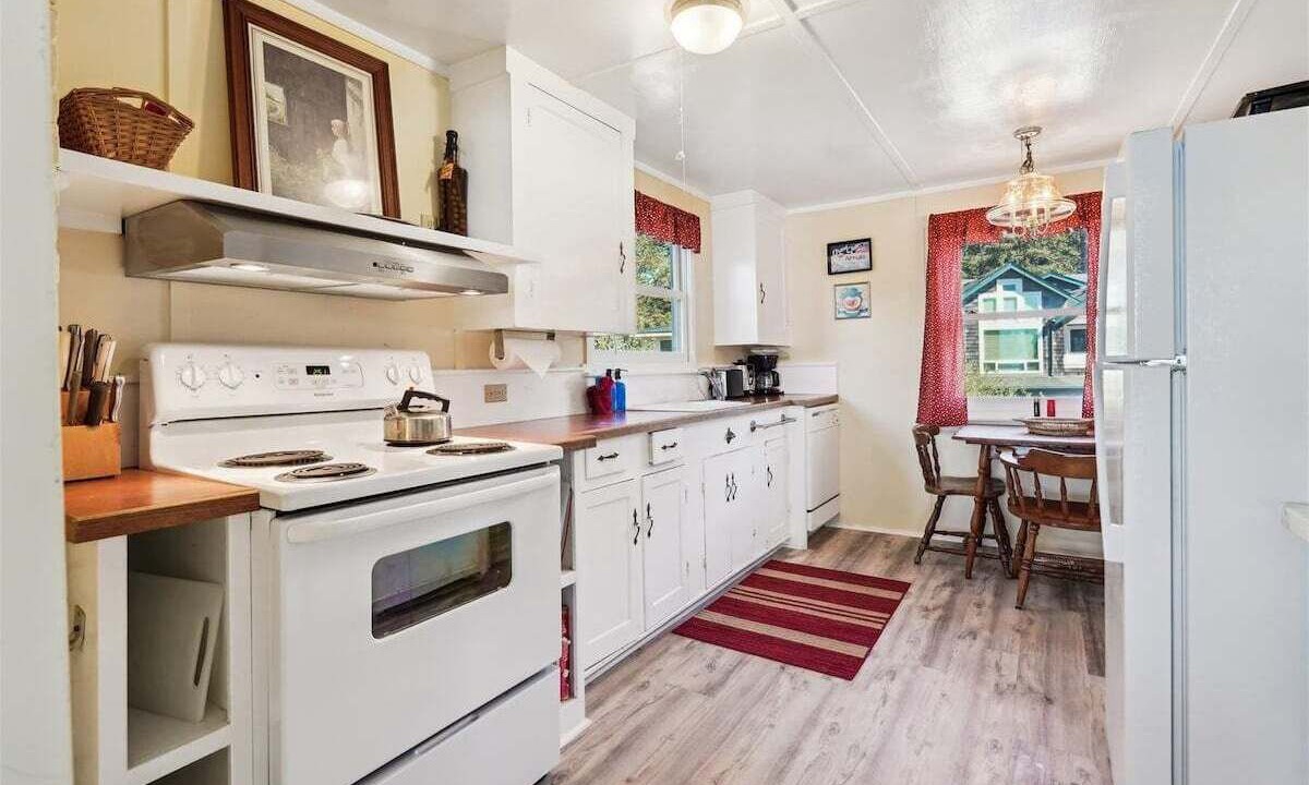 Photo of Others in Downtown Cannon Beach