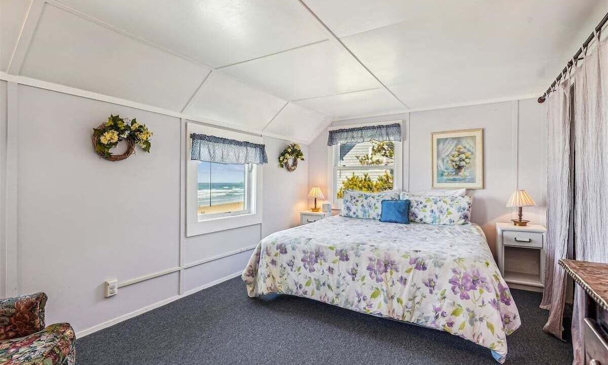 Photo of Others in Downtown Cannon Beach