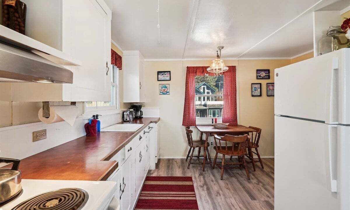 Photo of Others in Downtown Cannon Beach