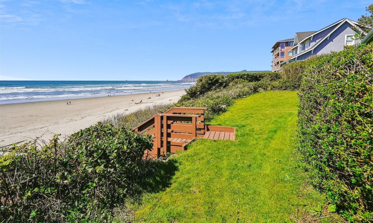 Photo of Others in Downtown Cannon Beach