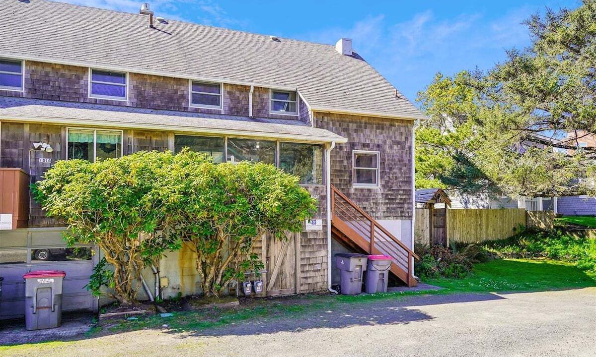Photo of Others in Downtown Cannon Beach