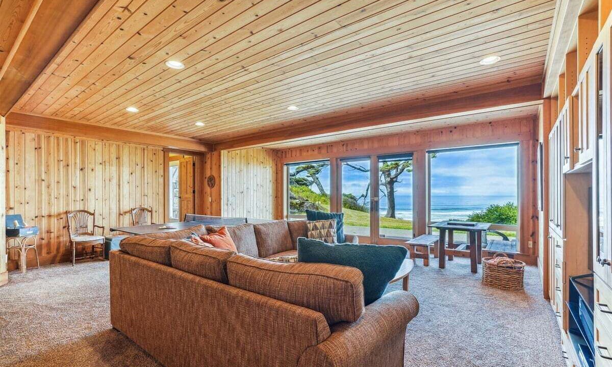 Photo of Bedroom in Arch Cape