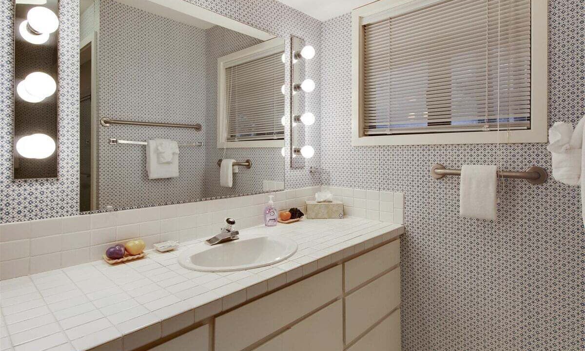 Photo of Bathroom in Cannon Beach