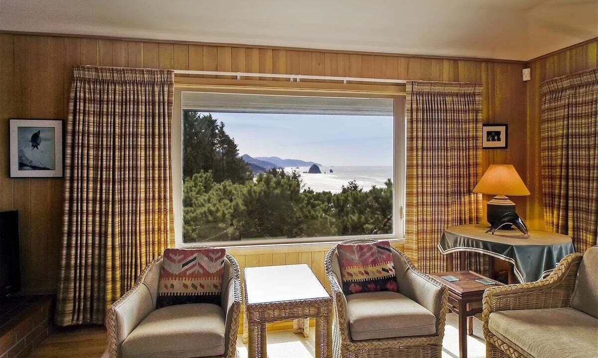 Photo of Bedroom in Cannon Beach
