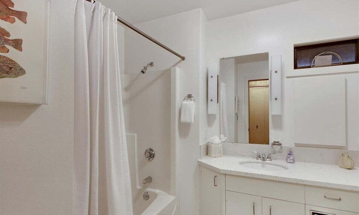 Photo of Bathroom in Cannon Beach